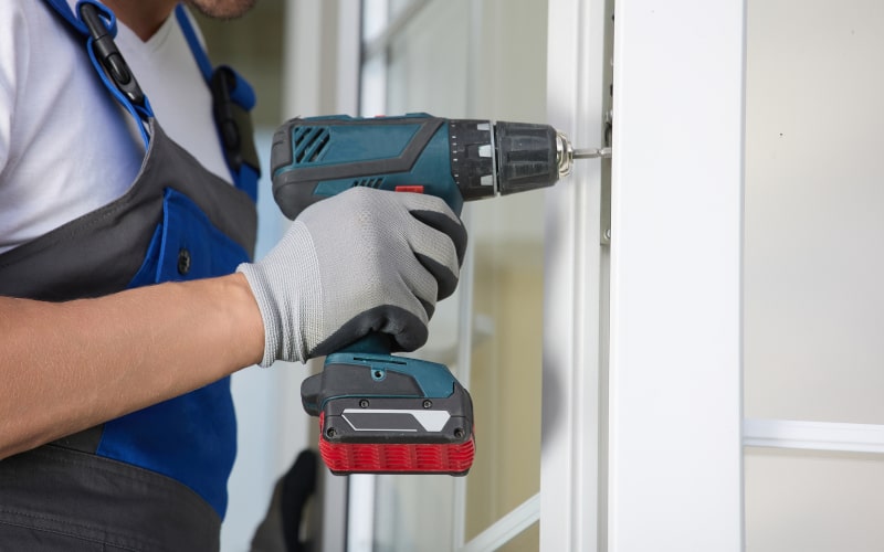 How does hiring a home improvement contractor impact project quality?